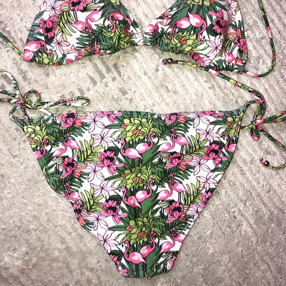Tropical print bikini - Picture 3 of 7